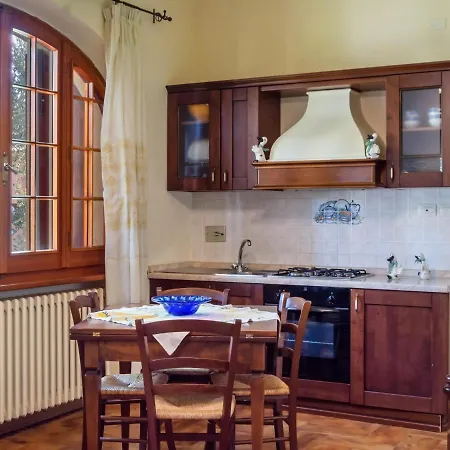 Holiday home Pleasing In Castiglione Del With Swimming Pool Castiglione del Lago